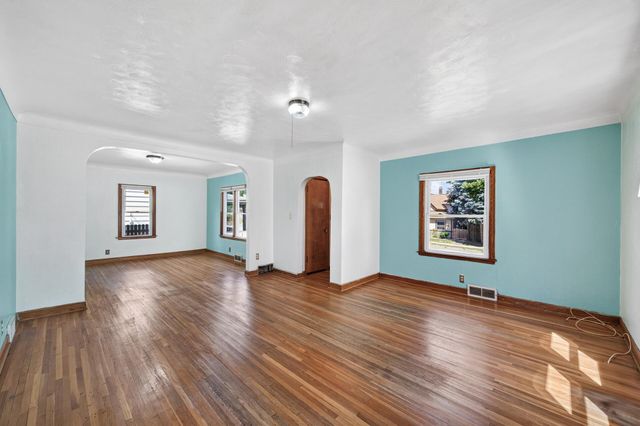32 Maryland Avenue E, Saint Paul, MN 55117