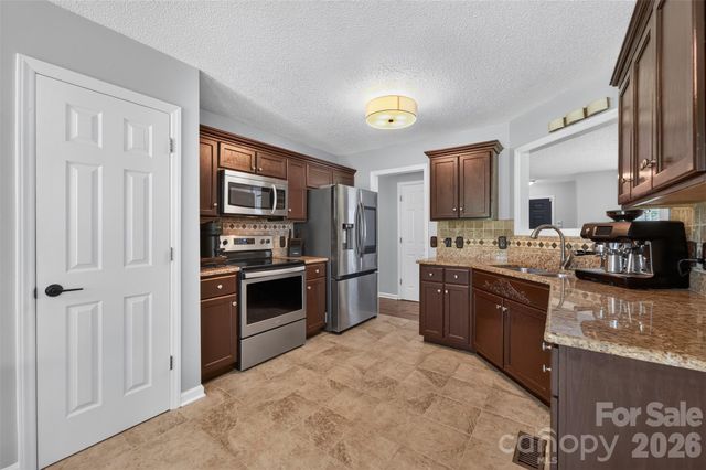 2 Hunters Creek Lane, Granite Falls, NC 28630