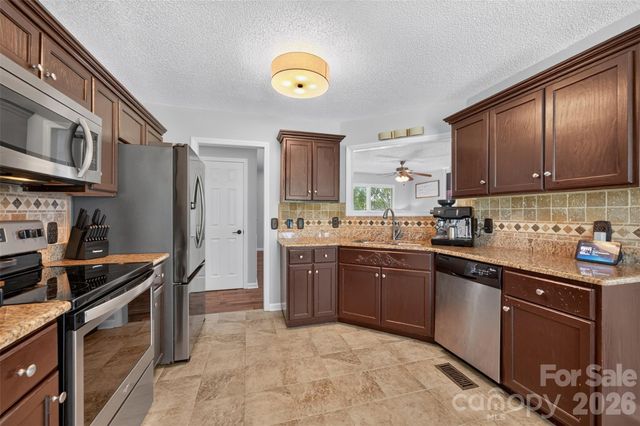 2 Hunters Creek Lane, Granite Falls, NC 28630