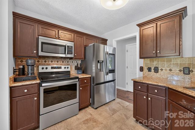 2 Hunters Creek Lane, Granite Falls, NC 28630
