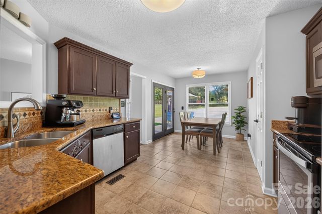 2 Hunters Creek Lane, Granite Falls, NC 28630