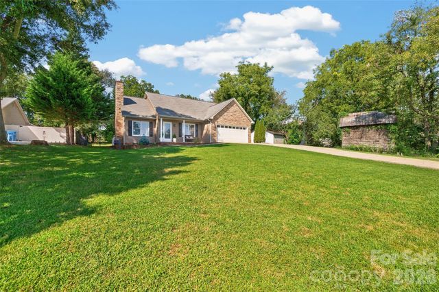 2 Hunters Creek Lane, Granite Falls, NC 28630