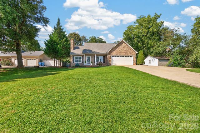 2 Hunters Creek Lane, Granite Falls, NC 28630