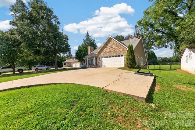 2 Hunters Creek Lane, Granite Falls, NC 28630