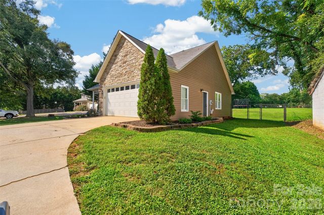 2 Hunters Creek Lane, Granite Falls, NC 28630