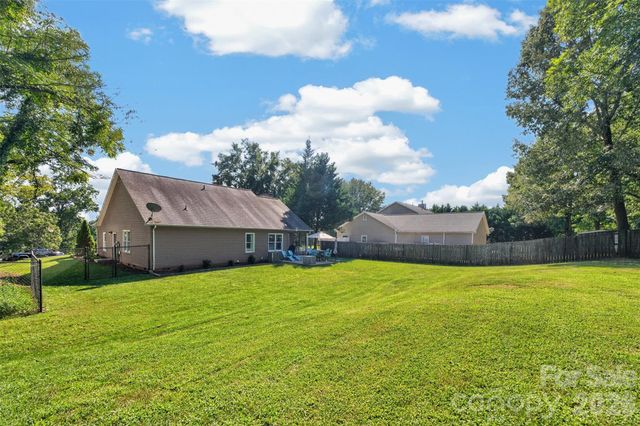 2 Hunters Creek Lane, Granite Falls, NC 28630