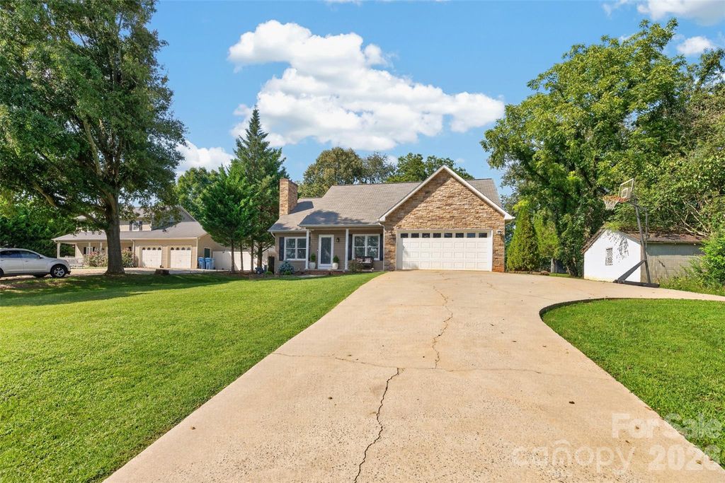 2 Hunters Creek Lane, Granite Falls, NC 28630