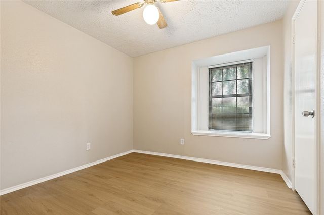 1009 Canyon Springs Drive, La Porte, TX 77571