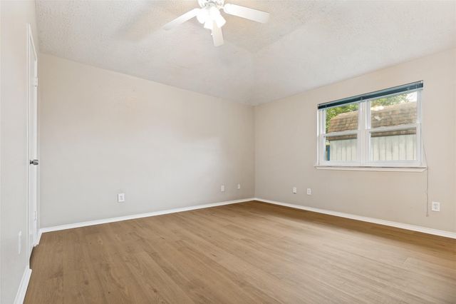 1009 Canyon Springs Drive, La Porte, TX 77571