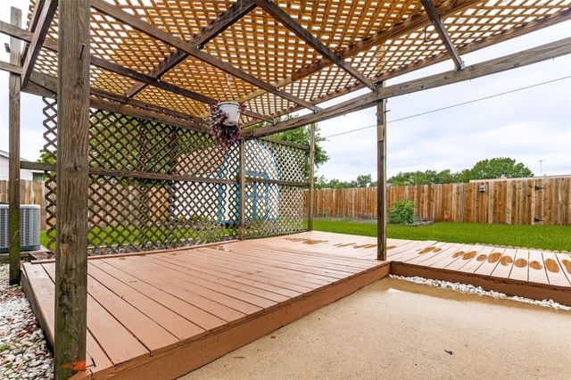 1009 Canyon Springs Drive, La Porte, TX 77571