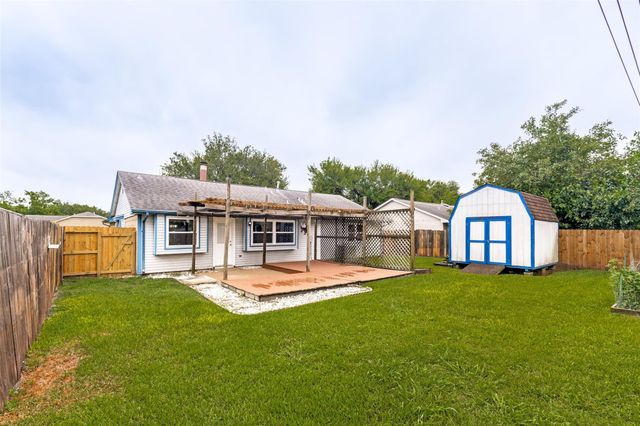 1009 Canyon Springs Drive, La Porte, TX 77571
