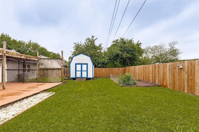 1009 Canyon Springs Drive, La Porte, TX 77571