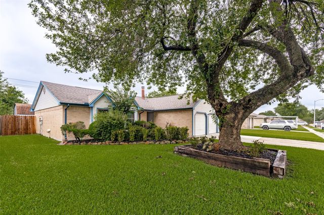 1009 Canyon Springs Drive, La Porte, TX 77571