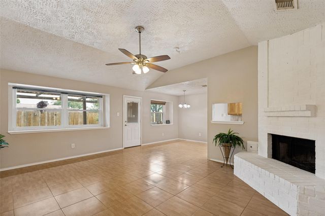 1009 Canyon Springs Drive, La Porte, TX 77571