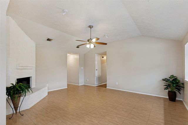 1009 Canyon Springs Drive, La Porte, TX 77571
