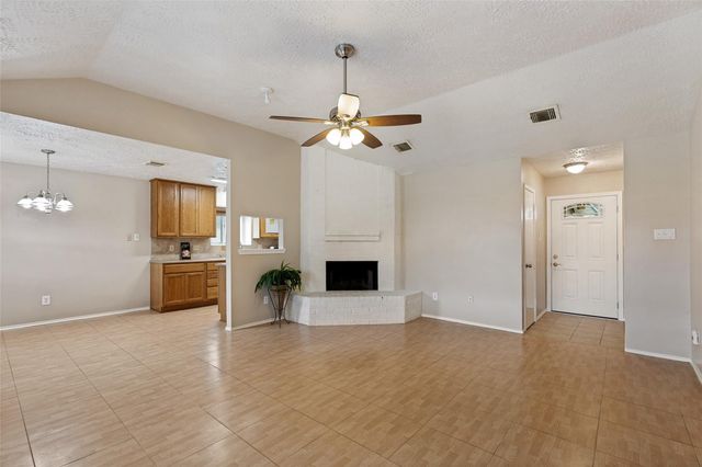 1009 Canyon Springs Drive, La Porte, TX 77571