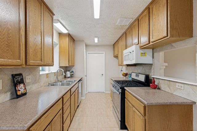 1009 Canyon Springs Drive, La Porte, TX 77571