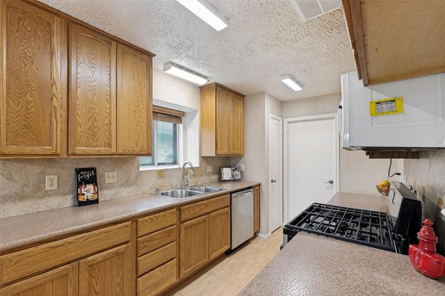 1009 Canyon Springs Drive, La Porte, TX 77571