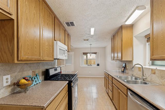1009 Canyon Springs Drive, La Porte, TX 77571