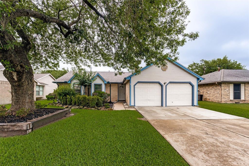 1009 Canyon Springs Drive, La Porte, TX 77571