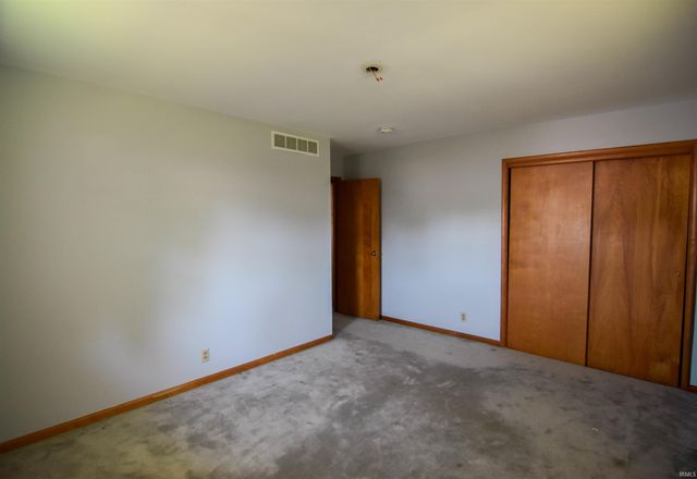 5721 Twickingham Court, Evansville, IN 47711