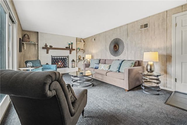 1253 Earlford Dr, Whitehall, PA 15227