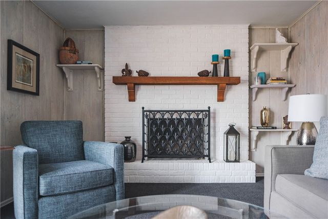 1253 Earlford Dr, Whitehall, PA 15227