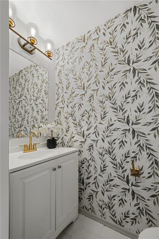 1253 Earlford Dr, Whitehall, PA 15227