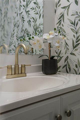 1253 Earlford Dr, Whitehall, PA 15227