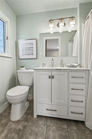 1253 Earlford Dr, Whitehall, PA 15227