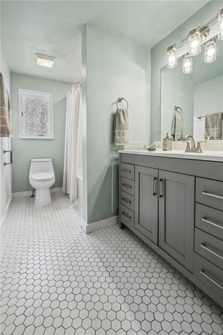 1253 Earlford Dr, Whitehall, PA 15227