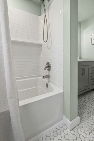 1253 Earlford Dr, Whitehall, PA 15227