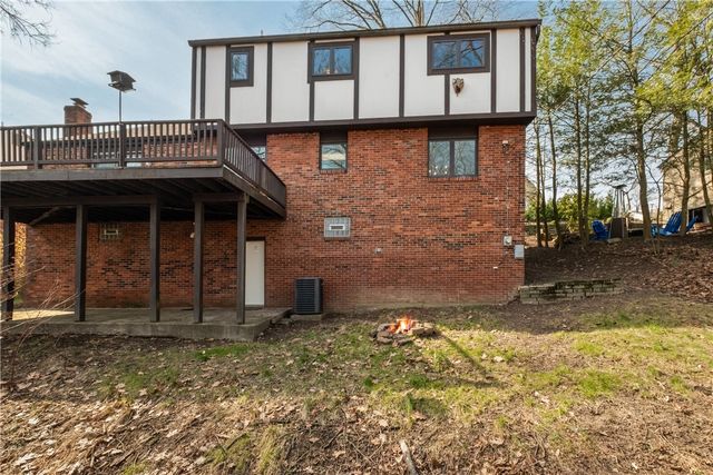 1253 Earlford Dr, Whitehall, PA 15227