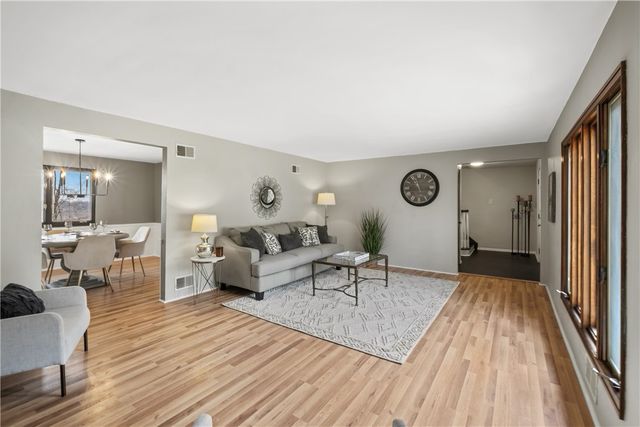 1253 Earlford Dr, Whitehall, PA 15227