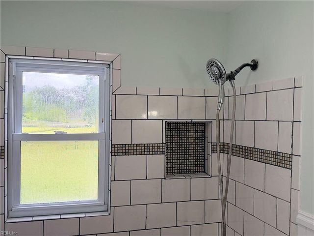 32 Foxgrape RD, Portsmouth, VA 23701
