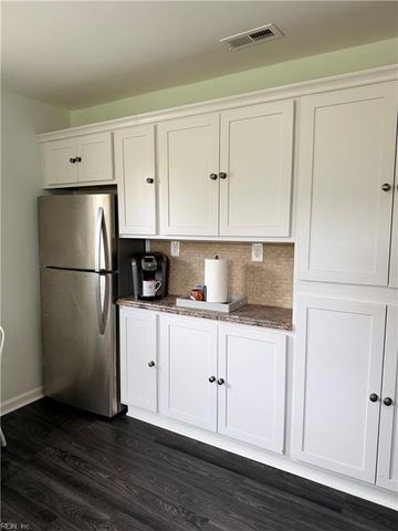 32 Foxgrape RD, Portsmouth, VA 23701