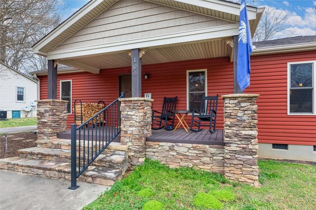 109 S Laurel Street, Walhalla, SC 29691