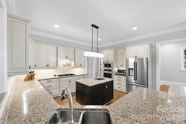 208 Tinkham Trail, Cramerton, NC 28032