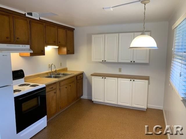 712 Company Street Apt 1, Adrian, MI 49221