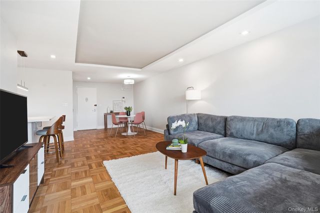 2 Washington Square 5H, Larchmont, NY 10538