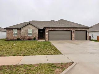 2856 E Bradford Street, Republic, MO 65738