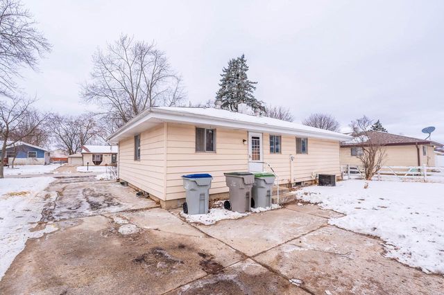 8254 N 106th STREET, Milwaukee, WI 53224