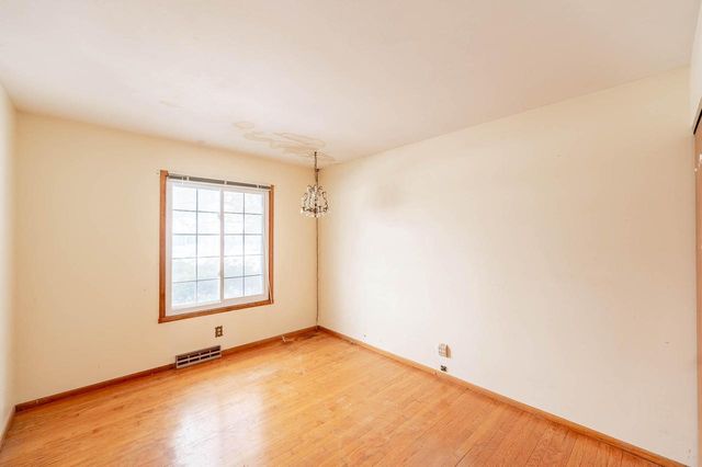 8254 N 106th STREET, Milwaukee, WI 53224