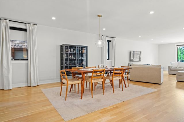 1437 W Grand Avenue 1N, Chicago, IL 60642