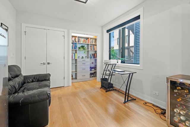 1437 W Grand Avenue 1N, Chicago, IL 60642