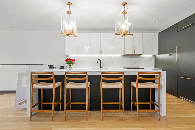 1437 W Grand Avenue 1N, Chicago, IL 60642