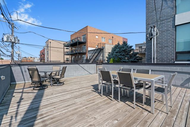 1437 W Grand Avenue 1N, Chicago, IL 60642