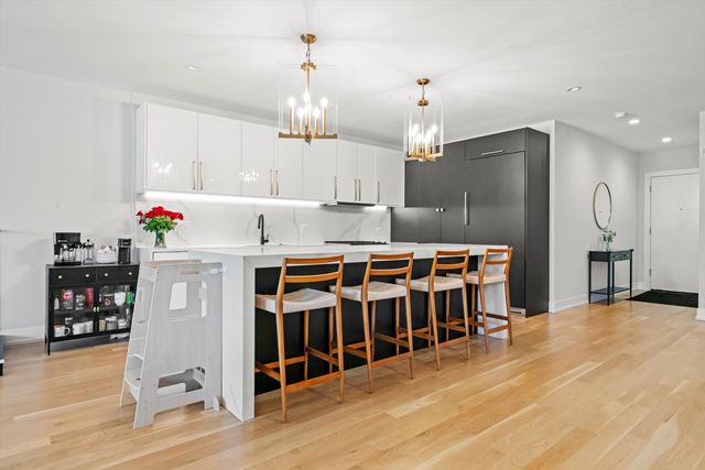 1437 W Grand Avenue 1N, Chicago, IL 60642
