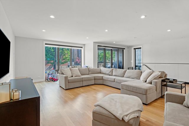 1437 W Grand Avenue 1N, Chicago, IL 60642