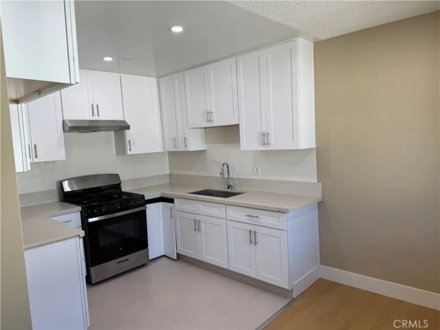 600 E Acacia Avenue 8, Glendale, CA 91205